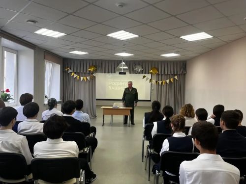 Агрызским старшеклассникам рассказали о службе Родине и военных профессиях