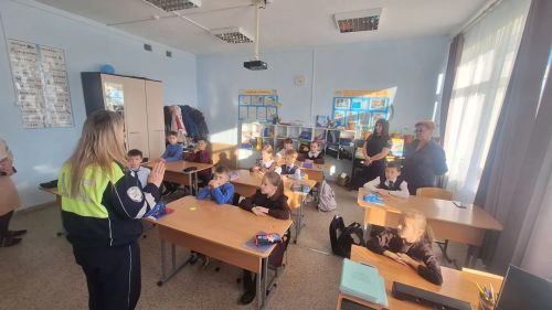 Безопасные каникулы: в Иж-Бобьинской школе прошла профилактическая беседа о ПДД