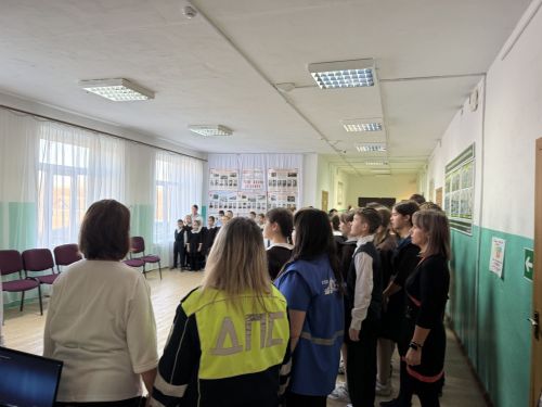 В Иж-Бобьинской школе перед каникулами напомнили о безопасности на дорогах