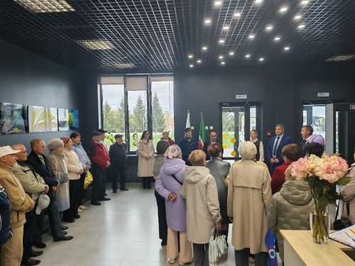 Ветераны муниципальной службы побывали на новых объектах спорта в Агрызе