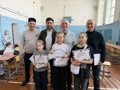 Бертуган Җиһангәрәевлар әтиләре истәлегенә шахмат ярышы уздырдылар