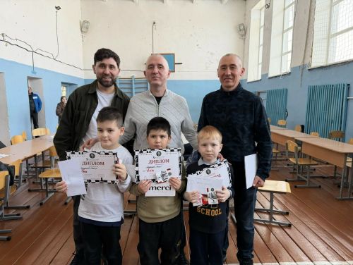 Бертуган Җиһангәрәевлар әтиләре истәлегенә шахмат ярышы уздырдылар