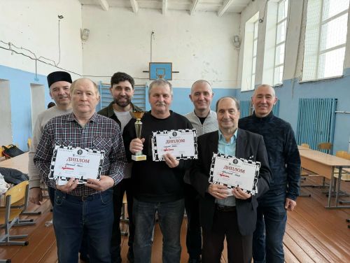 Бертуган Җиһангәрәевлар әтиләре истәлегенә шахмат ярышы уздырдылар