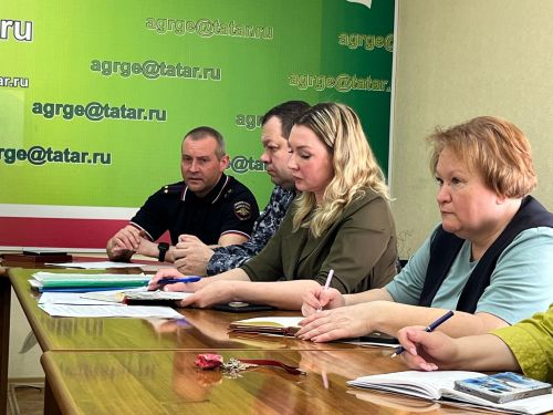 В Агрызском районе обсудили усиление антитеррористической защиты школ и детских садов