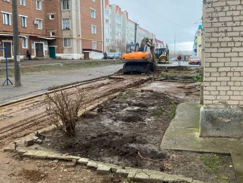 В Агрызском районе начались работы по благоустройству дворов в рамках программы «Наш двор»