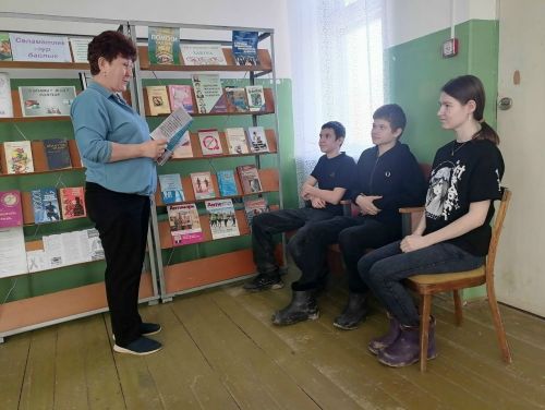 В Табарлинской сельской библиотеке состоялась беседа «Наркотики и наркомания: опасный круг»