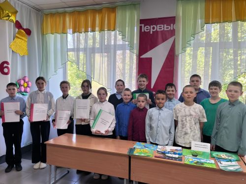 В Бимской школе прошла выставка творческих работ учащихся