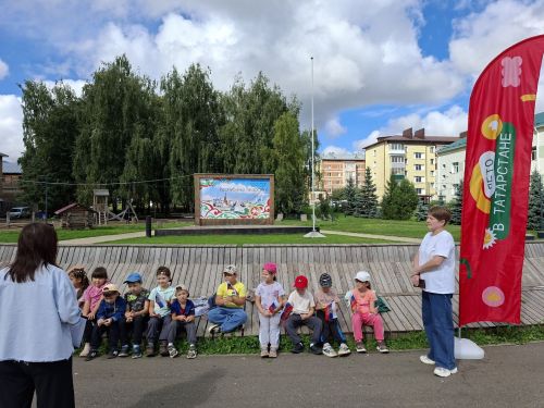 Центральная детская библиотека провела праздник «Три цвета – одна страна» для дошкольников
