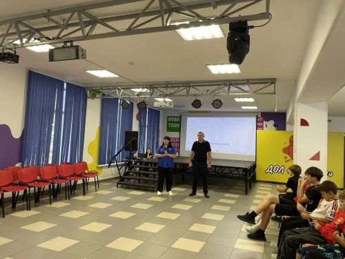 Безопасность на дороге: встречу с детьми в «Алмалы» провели сотрудники ГИБДД и БДД