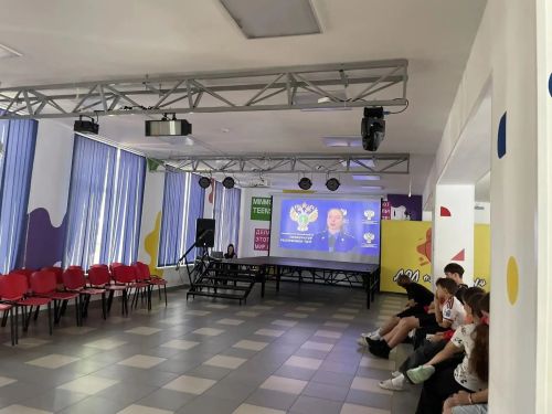 Безопасность на дороге: встречу с детьми в «Алмалы» провели сотрудники ГИБДД и БДД