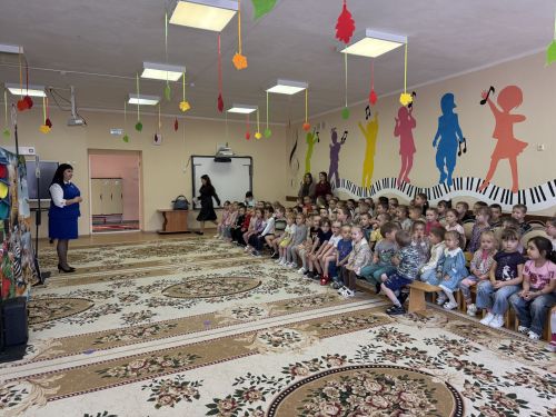 В детском саду №7 «Малыш» прошёл спектакль и беседа по правилам дорожного движения
