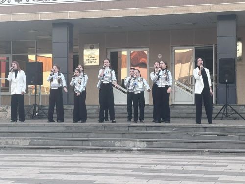 На площади РДК прошёл концерт ко Дню воссоединения с новыми регионами