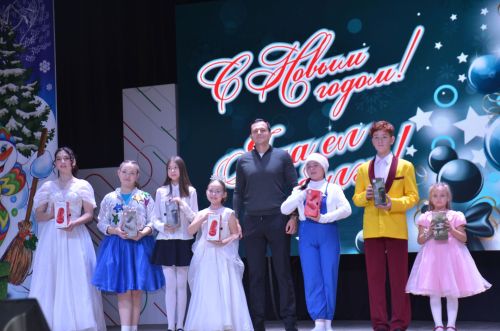 Новогоднее представление «Новогоднее путешествие» для детей Агрызского района