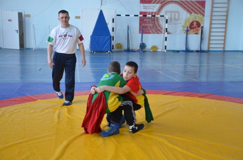 В Агрызе состоялись соревнования по национальной борьбе