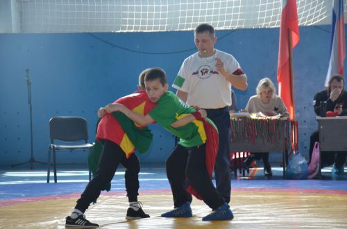 В Агрызе состоялись соревнования по национальной борьбе