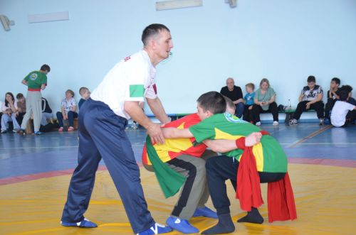 В Агрызе состоялись соревнования по национальной борьбе