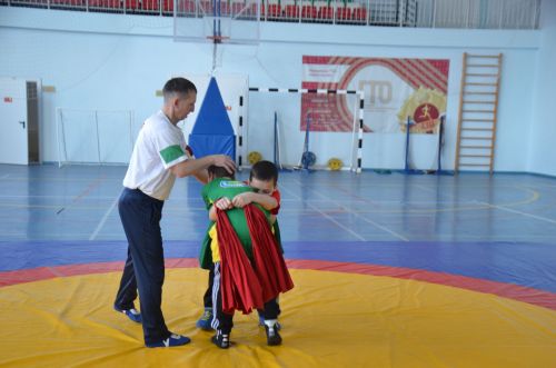 В Агрызе состоялись соревнования по национальной борьбе
