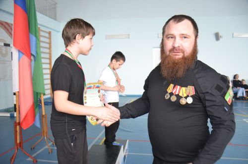 В Агрызе состоялись соревнования по национальной борьбе