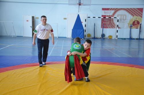 В Агрызе состоялись соревнования по национальной борьбе