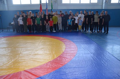 В Агрызе состоялись соревнования по национальной борьбе