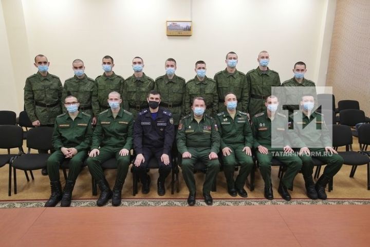 В Татарстане призывников проводили в Президентский полк и научные роты Минобороны РФ