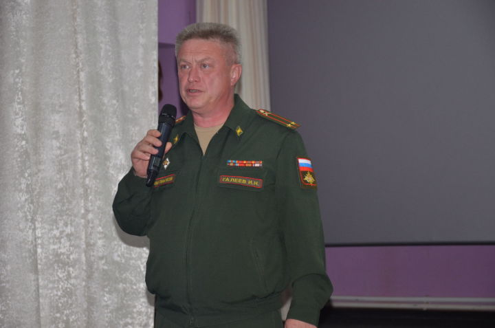 Военный комиссар поздравил жителей Агрызского района