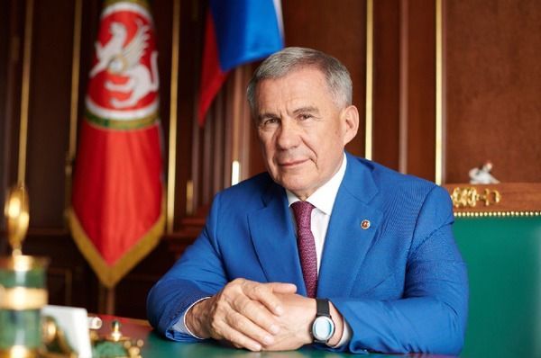 Рустам Минниханов поздравил татарстанцев с Днём народного единства