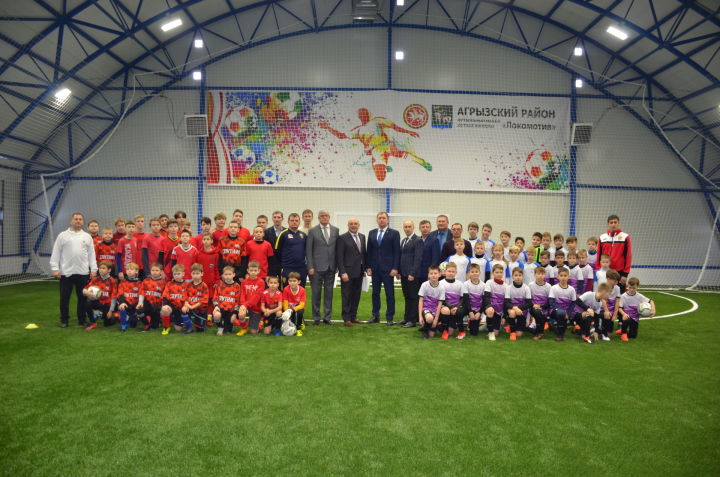 Рөстәм Миңнеханов Әгерҗедә яңа футбол манежын ачты