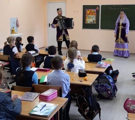 Народный ансамбль гармонистов "Комеш телле гармун" встретился с учащимися школы №3