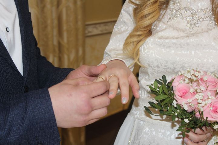 8 срочных браков заключили в Агрызском районе