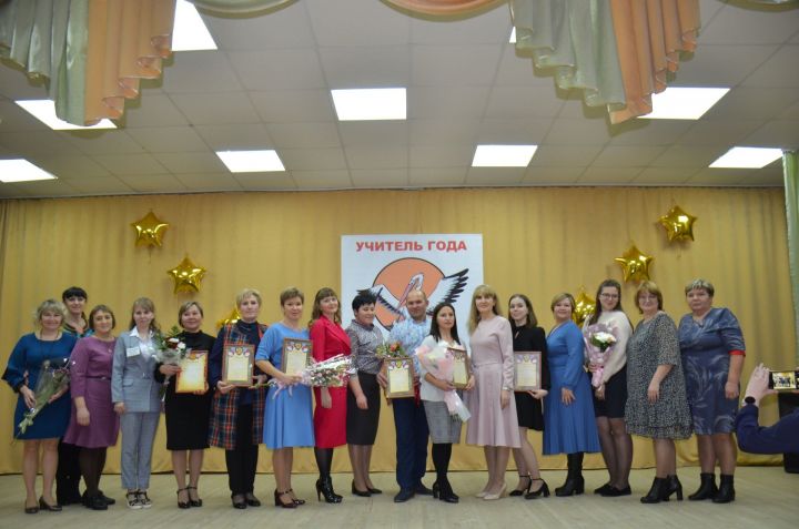 Педагоги Агрызского района могут выиграть 35 тысяч рублей