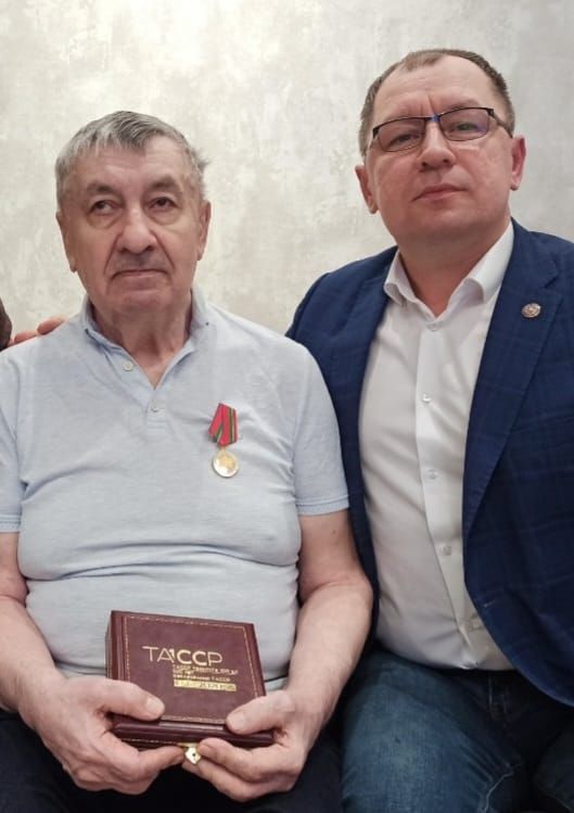 Экс-главе Агрызского района вручили медаль
