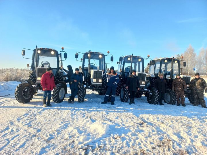 Сельским поселениям района переданы новые трактора