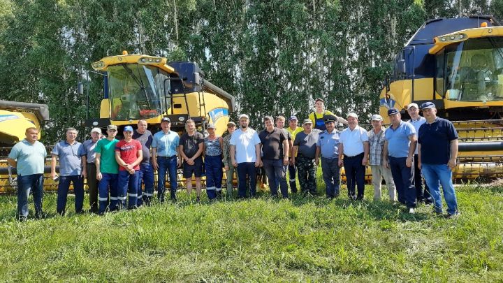 В Агрызском районе заявили о нехватке комбайнеров