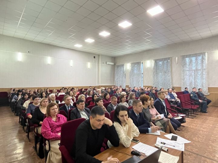 «Деловые вторники» с участием депутатов станут еженедельными в Агрызе