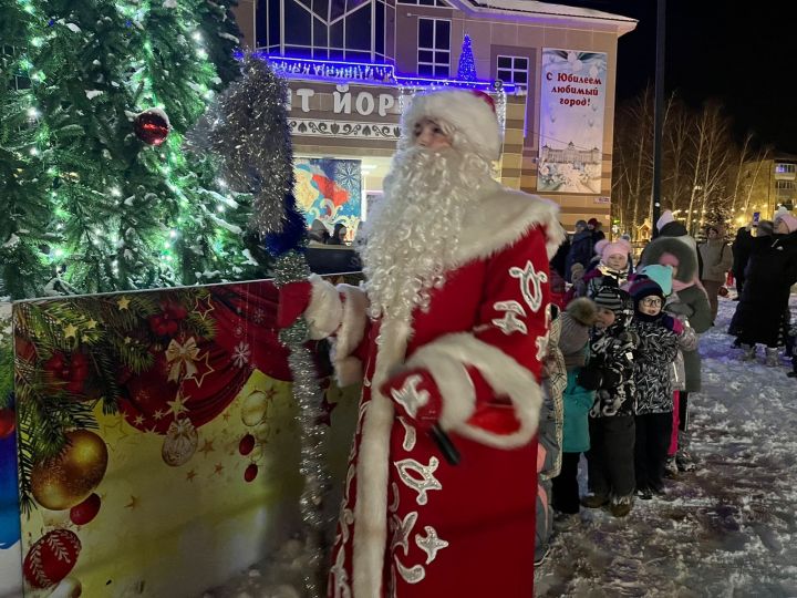 В Агрызе прошло новогоднее представление для детей