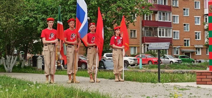 Волонтеры школы №2 в Агрызе активно помогают участникам СВО