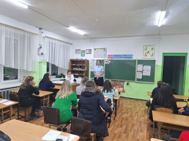 Сотрудники ГИБДД провели встречу с родителями школьников в школе №4