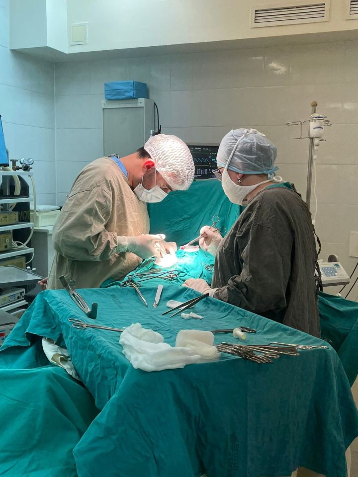 Врач-хирург Агрызской ЦРБ был награжден за спасение девочки, раненной в 88-й школе г.Ижевска