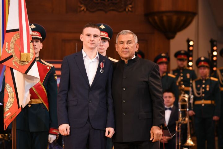 Раис Республики Татарстан наградил Сергея Гугало Орденом Мужества