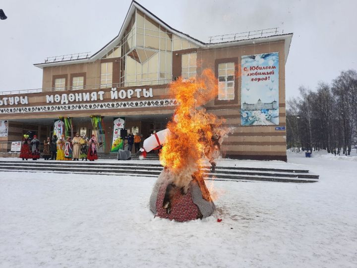 В Агрызе состоялись Масленичные гуляния