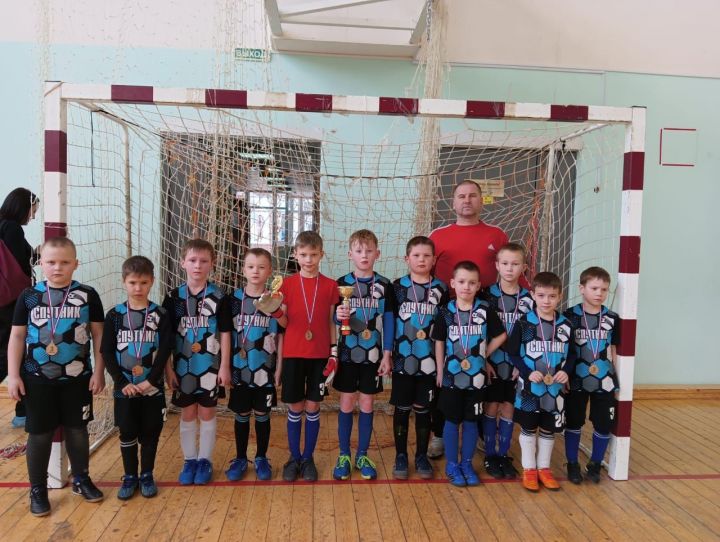 Команда «Спутник» заняла 3 место в соревнованиях по мини-футболу в Башкирии
