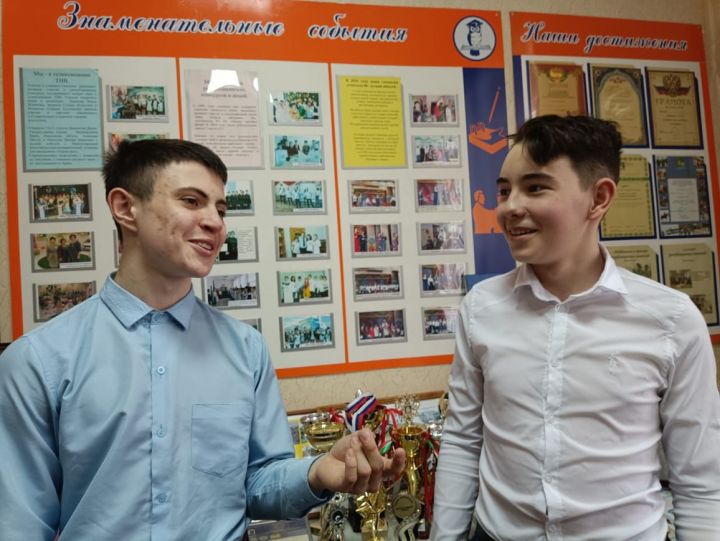 Гимназисты Аяз Камалов и Камиль Шабаев с удовольствием говорят на татарском языке