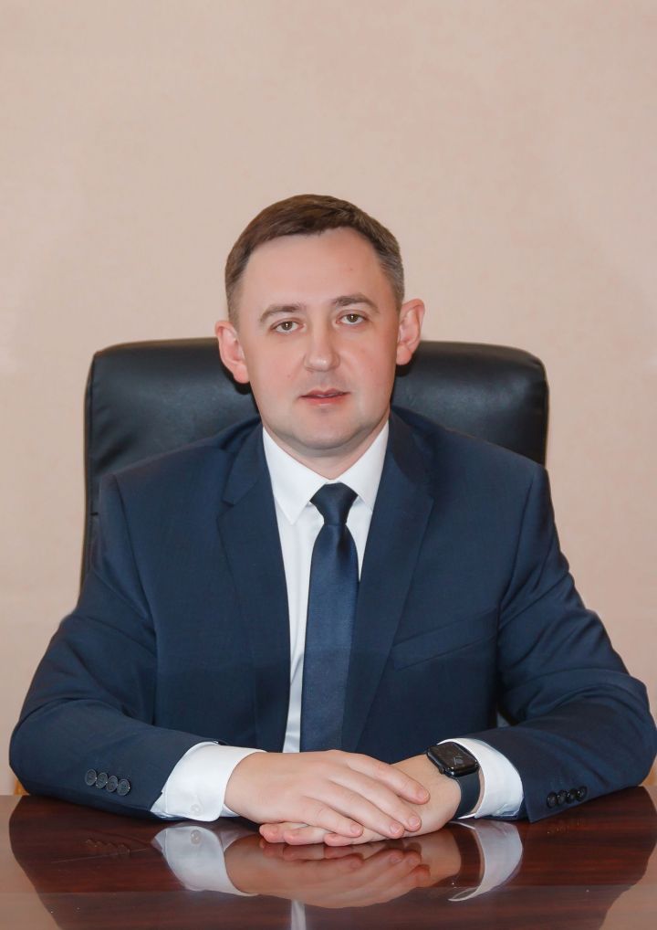Ленар Нургаянов поздравил жительниц Агрызского района с 8 марта