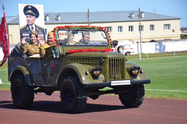 В День Победы в Агрызе прошел парад ретро-автомобилей