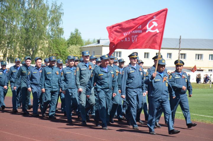 В День Победы агрызцы вышли на парад трудовых коллективов (ФОТОРЕПОРТАЖ)