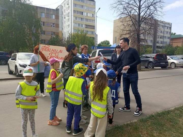 В Альметьевске в честь Дня Победы провели акцию «Георгиевская лента – засветись!»