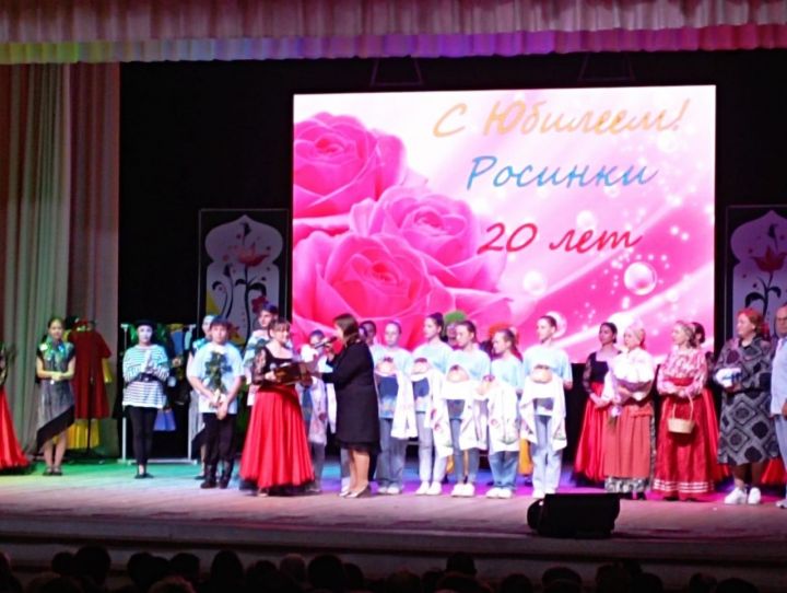 Юбилейный концерт ансамбля народного танца «Росинки» прошел с аншлагом