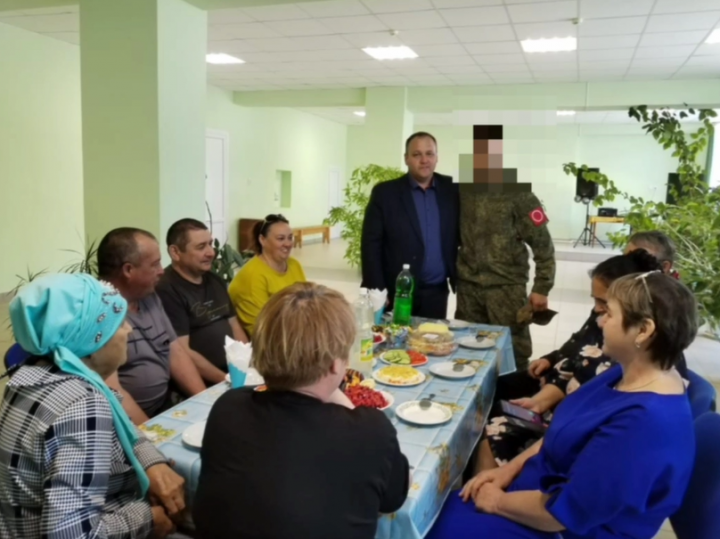 Участник СВО встретился с односельчанами в Крындах