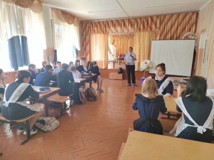 Перед началом летних каникул с учащимися школы №4 обсудили правила дорожного движения